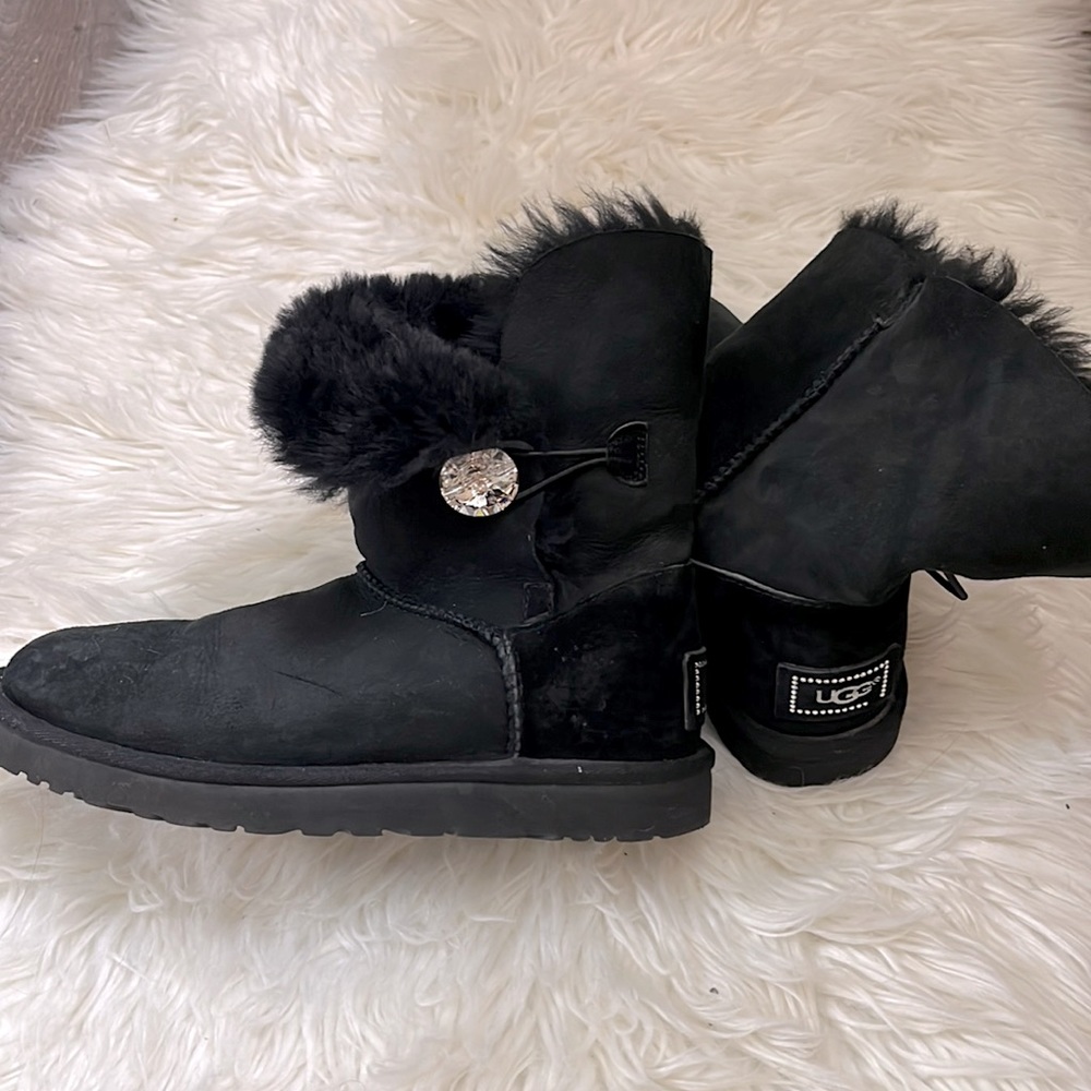 Uggs - image 1